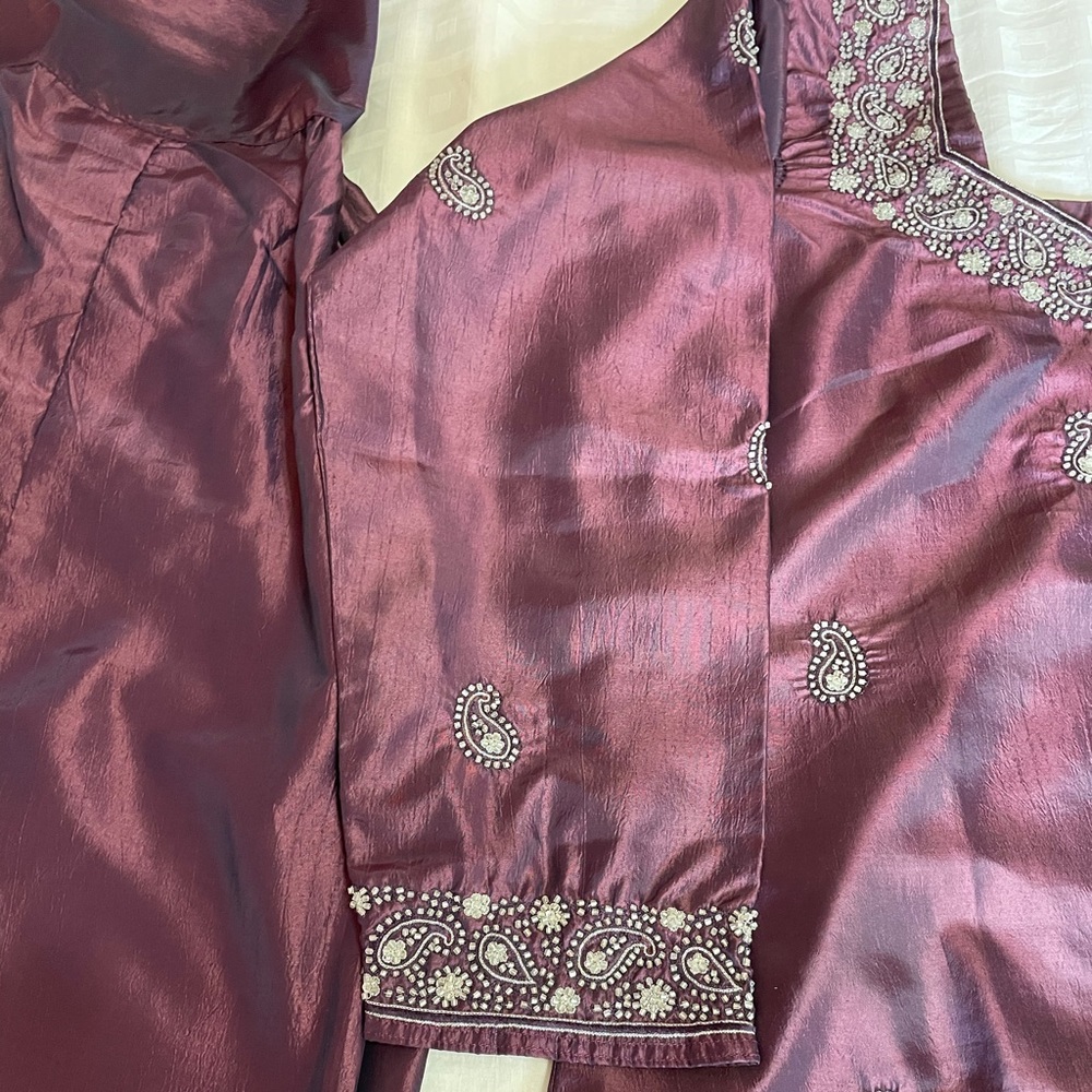 Indian Suit - Picture 4 of 6